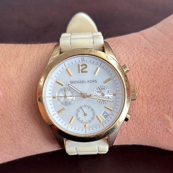 Michael Kors Gold and White Watch - Picture 1 of 6